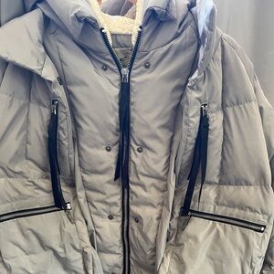 Orolay Thickened Down Jacket Expandable women in size medium